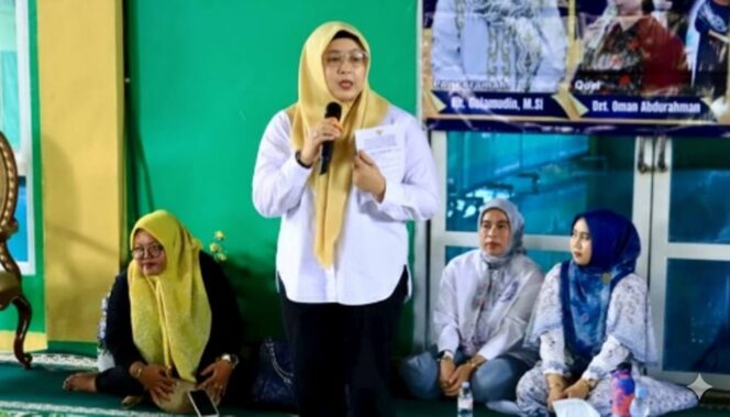 
Foto Ist: Wakil Bupati Tangerang Intan Nurul Hikmah menyampaikan sambutan dan tausiyah pada peringatan Isra Mi’raj Nabi Muhammad SAW yang digelar Majelis Taklim Al Istiqomah di Perum Griya Islam Kresek, Kabupaten Tangerang, Sabtu (24/1/2026).