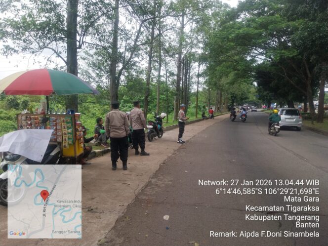 
Foto Ist: Personel kepolisian dari Polresta Tangerang sedang melakukan pengecekan tempat kejadian perkara (TKP) dan pemantauan di lokasi yang diduga menjadi titik aksi penghentian kendaraan secara paksa oleh kelompok debt collector (mata elang).