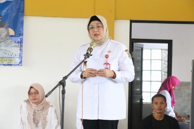 
Foto Ist: Wakil Bupati Tangerang Intan Nurul Hikmah menyampaikan sambutan saat menghadiri Pengajian Ulama dan Umaro sekaligus meresmikan Gedung Serbaguna (GSG) Desa Bantar Panjang, Kecamatan Tigaraksa, Kabupaten Tangerang, Rabu (28/01/2026).