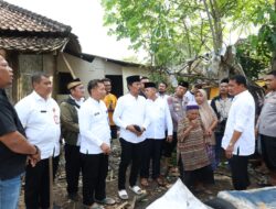 Bupati Tangerang Turun Langsung Tinjau Rumah Roboh di Kresek, Instruksikan Bangun Kembali Tanpa Ditunda