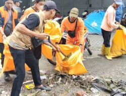 Gerak Cepat Pasukan Oranye, DLH Kota Tangerang Sapu Bersih Sampah Pascabanjir