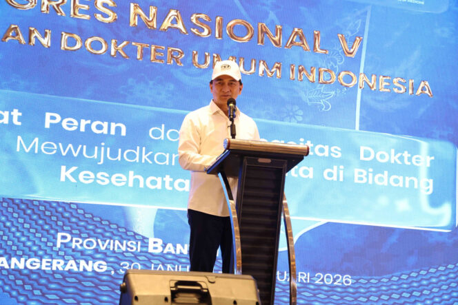 
Foto Ist: Wakil Gubernur Banten Achmad Dimyati Natakusumah menyampaikan sambutan sekaligus membuka Kongres Nasional V Perhimpunan Dokter Umum Indonesia (PDUI) di Hotel Novotel, Kota Tangerang, Sabtu (31/1/2026).