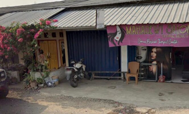 
Foto Ist: Kondisi bagian depan ruko berwarna biru di Jalan Pangleseran, Desa Sirnaresmi, Kecamatan Gunung Guruh, Kabupaten Sukabumi, yang diduga menjadi lokasi peredaran obat keras ilegal berkedok warung.