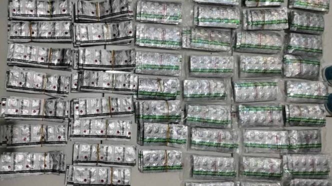 
Foto Ist: Barang bukti ribuan butir obat keras tanpa izin edar yang berhasil diamankan jajaran Polsek Cikupa dalam pengungkapan kasus peredaran obat ilegal di kawasan Serpong, Kota Tangerang Selatan.