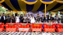 Ribuan Botol Miras Dihancurkan, Sachrudin Tegaskan Perda 7/2005 Tak Main-Main