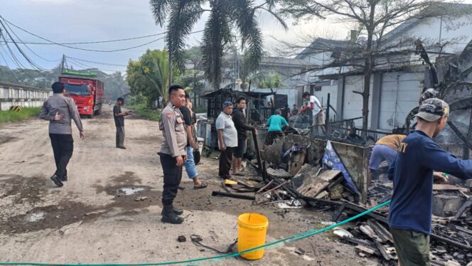 
Warung Nasi di Kawasan Industri Cikupa Ludes Terbakar, Diduga Akibat Korsleting Listrik
