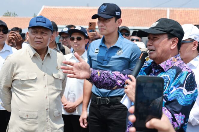 
AHY Apresiasi Hunian Nelayan di Mauk Tangerang, Kolaborasi Pusat-Daerah Dinilai Jadi Model Pembangunan Berkelanjutan