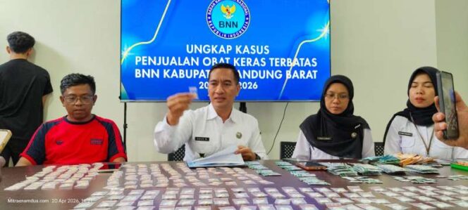 
Bisnis Haram Obat Keras Raup Jutaan Rupiah per Hari di Batujajar