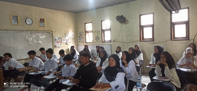 
Ujian Kesetaraan Paket C di PKBM Merah Putih Cisoka Berjalan Lancar, 60 Warga Belajar Ikuti Ujian