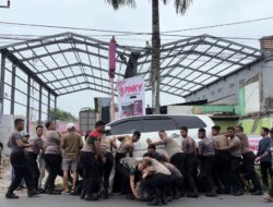 Brimob Polda Banten Gerak Cepat Evakuasi Korban Laka, Kemacetan Langsung Terurai