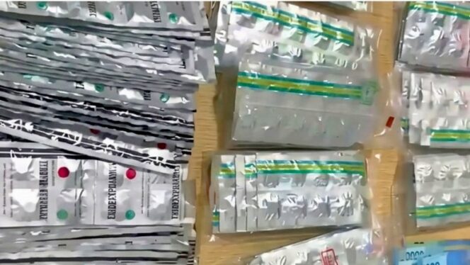 
Polisi Bongkar Peredaran Obat Keras Ilegal di Perumahan Elite Kemang Bogor