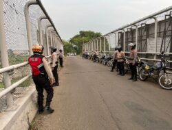 Amankan Bus Massa Buruh, Satsamapta Polresta Tangerang Patroli JPO