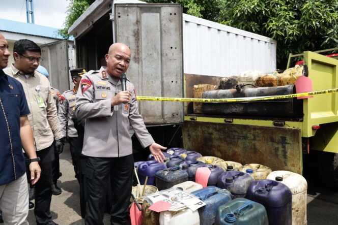 
Polda Banten Bongkar Mafia BBM dan LPG Subsidi, 8 Tersangka Diciduk
