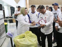 Wabup Intan Resmikan Bank Sampah Puspem, Dorong Perubahan Perilaku ASN Kelola Sampah