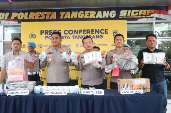 
Polresta Tangerang Bongkar Peredaran 37 Ribu Butir Obat Keras Ilegal, Dua Pria Ditangkap