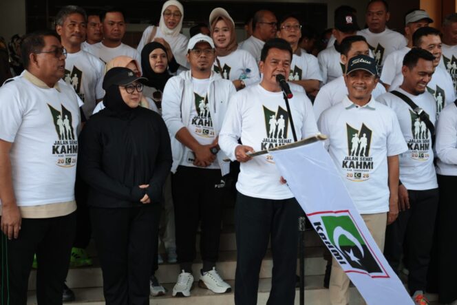 
Bupati Tangerang Lepas Jalan Santai dan Teken MoU Kerja Sama Pendidikan