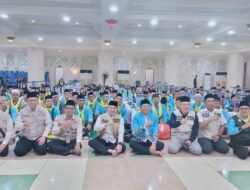 Ratusan Jemaah Haji Kloter 12 Dilepas, Pemkab Tangerang Beri Uang Saku
