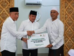 Bupati Tangerang Jumling di Kelapa Dua, Serap Aspirasi Warga dan Serahkan Bantuan untuk Masjid At-Taqwa