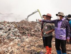 Kebakaran TPA Jatiwaringin Berangsur Terkendali, BNPB Kerahkan Dua Helikopter Water Bombing