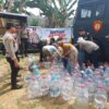 Water Cannon Turun ke Kampung, Polresta Tangerang Bantu 80 KK yang Krisis Air