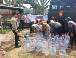Water Cannon Turun ke Kampung, Polresta Tangerang Bantu 80 KK yang Krisis Air